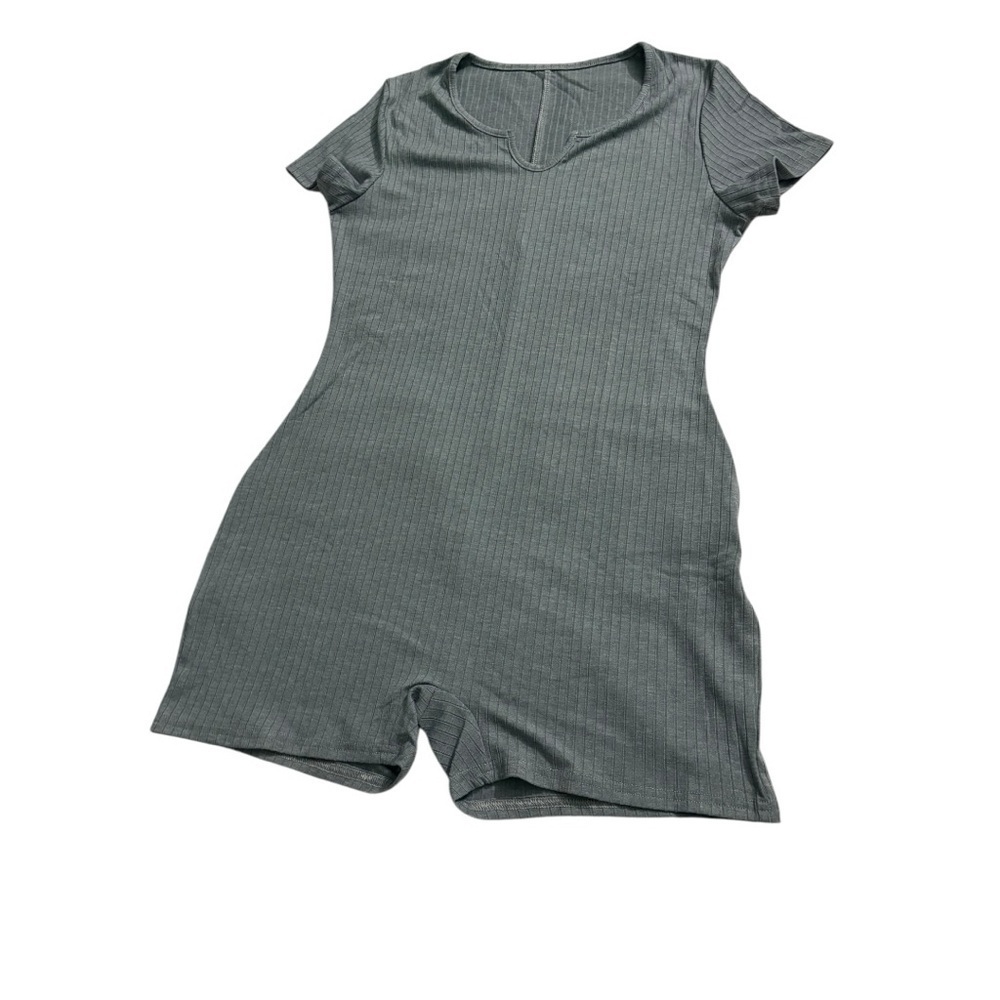 Gray Ribbed Short Sleeve Romper. Grey. Size L. New.